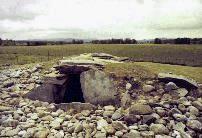 Nether Largie South chambered cairn, Mid Argyll, photographed in June 1990 (89 KB)