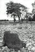 Temple Wood stone circle and cist, Mid Argyll, photographed in June 1990 (131 KB)